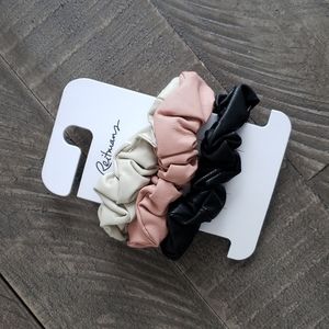REITMANS - Lot of 3 scrunchies